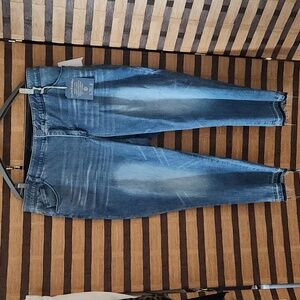NWT!! Democracy crop jeans fray ends